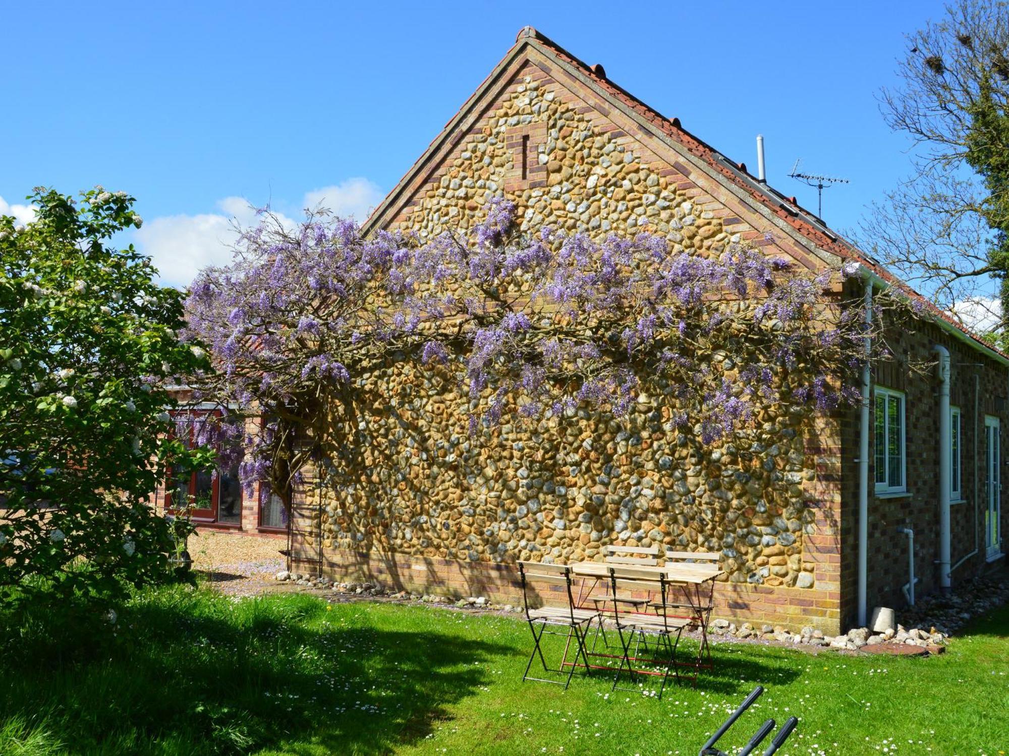 Wisteria Cottage Gayton  Екстериор снимка