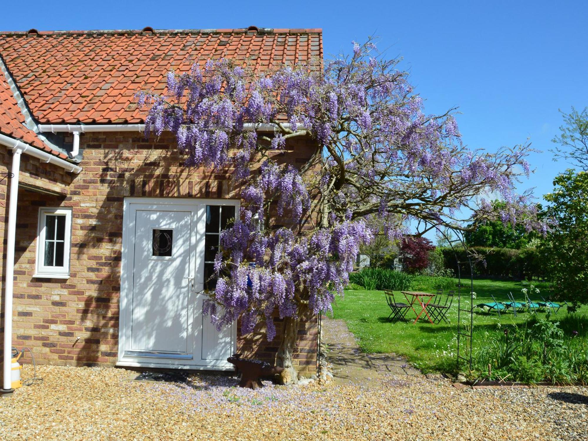 Wisteria Cottage Gayton  Екстериор снимка
