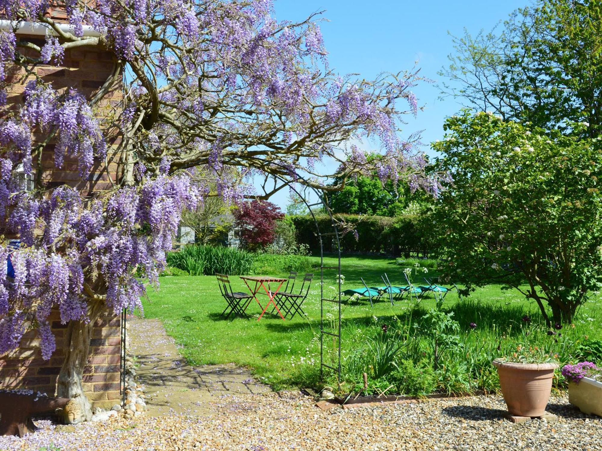 Wisteria Cottage Gayton  Екстериор снимка